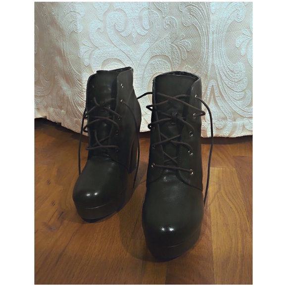 (Sold) Forrest Green Hi-Top Faux-Leather Boots 👢 - Picture 3 of 3